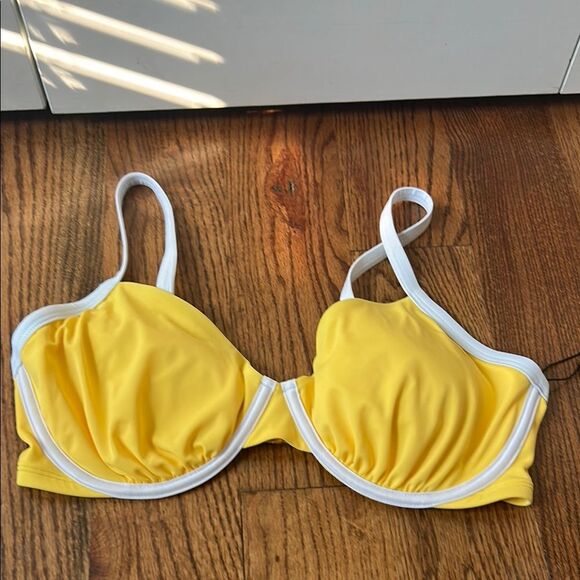 Shade & Shore Yellow Bikini Top with White Accents Size 38D New with Tags - Picture 1 of 4